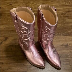 Soda brand, size 7.5, pink metallic cowgirl boots, excellent condition